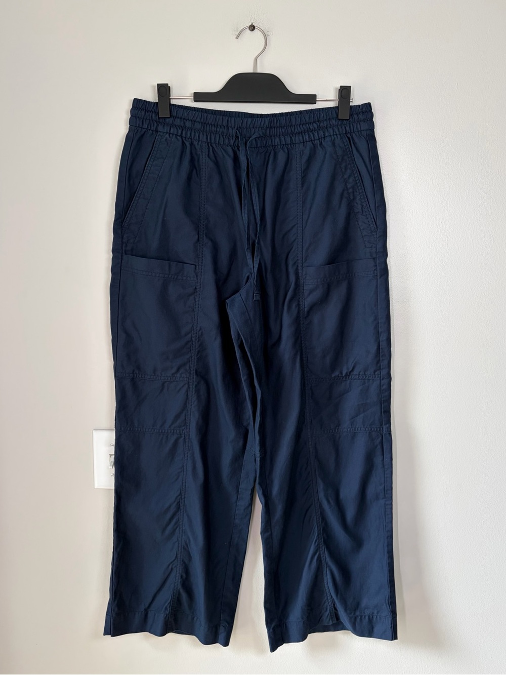 Banana Republic Wide Leg Mid Rise Twill Cargo Pull On Pants in Preppy Navy
